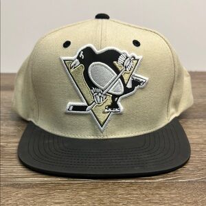 Mitchell & Ness Pittsburgh Penguins Snapback Hat – Cream/Black NHL Vintage Style